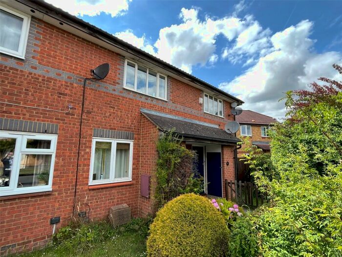 2 Bedroom House To Rent In Rookery Drive, Luton, Bedfordshire, LU2