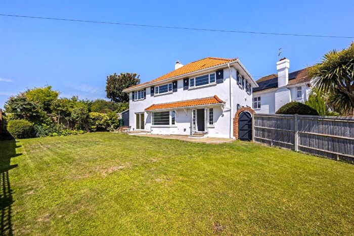 4 Bedroom Detached House To Rent In Woodland Drive, Hove, East Sussex, BN3