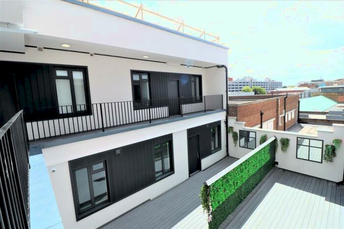 2 Bedroom Flat To Rent In Marlowes, Hemel Hempstead, Hertfordshire, HP1