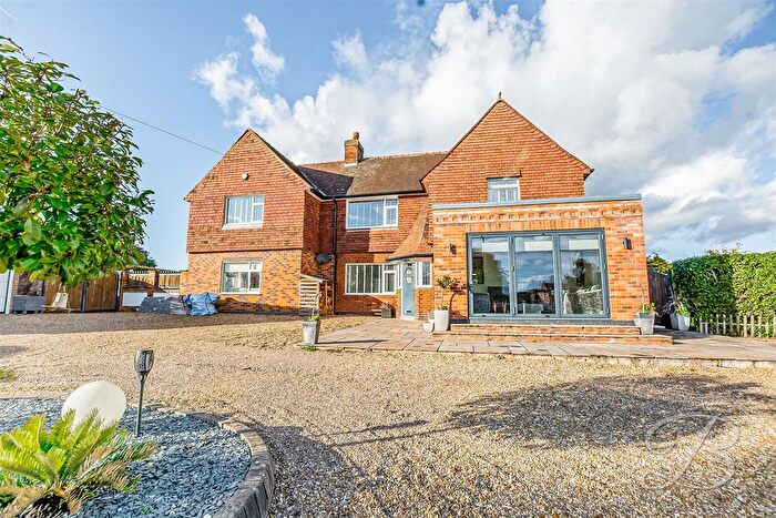 4 Bedroom Detached House For Sale In Mansfield Road, Edwinstowe, Mansfield, NG21