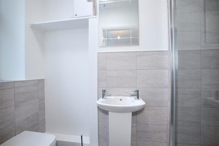 2 Bedroom Apartment To Rent In Apt Bank Street, City Centre, S1