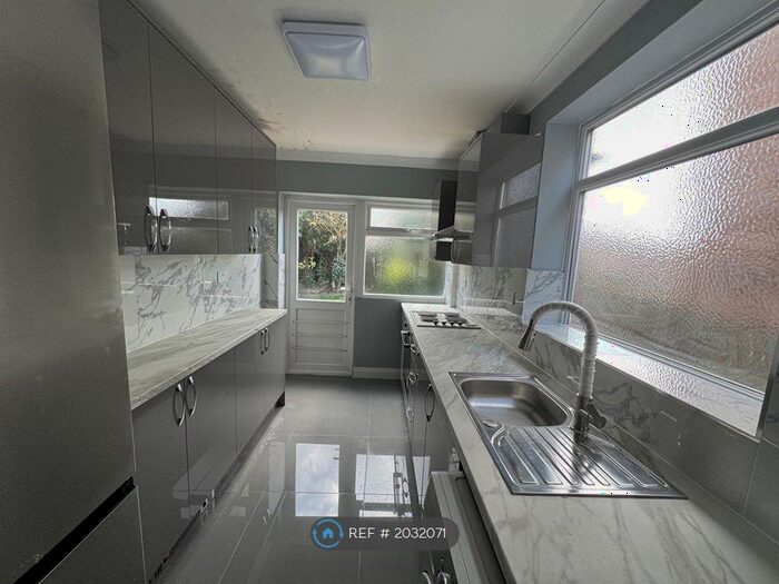 4 Bedroom Semi-Detached House To Rent In Daryngton Drive, Greenford, UB6