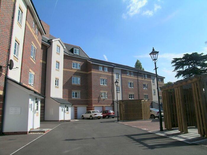 2 Bedroom Flat To Rent In Huntercombe, SL1