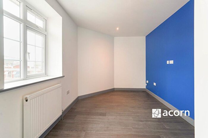 1 Bedroom Flat To Rent In New Studios & One Bedroom Apartments, SE5