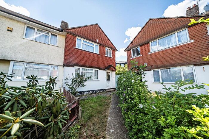 3 Bedroom End Of Terrace House For Sale In Bramdean Crescent, London, SE12