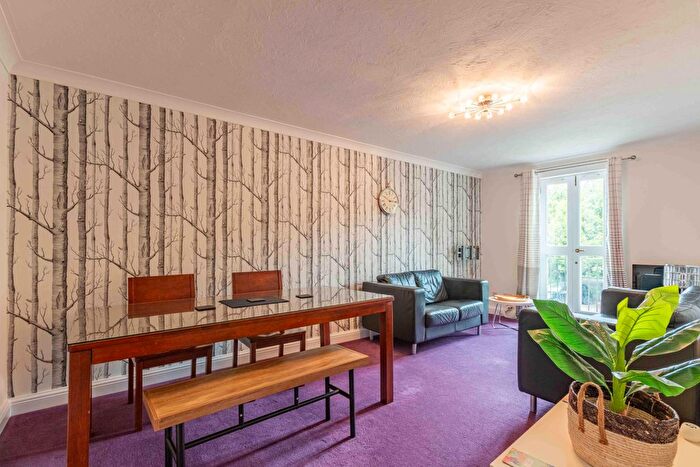 2 Bedroom Flat To Rent In Morrison Circus, Edinburgh, EH3