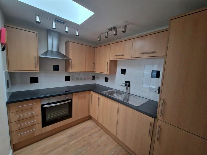 Studio To Rent In Goldhawk Road, London, W12