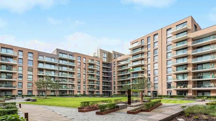 3 Bedroom Flat To Rent In Queenshurst Square, Kingston Upon Thames, KT2