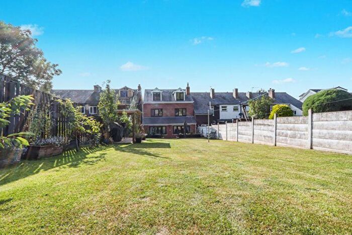 5 Bedroom Detached House For Sale In Sheffield Road, Chesterfield, S41