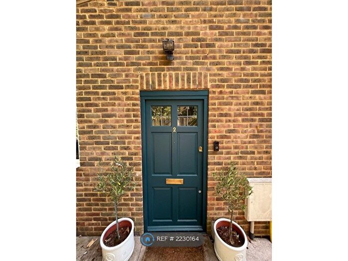 2 Bedroom Flat To Rent In Coningham Road, London, W12