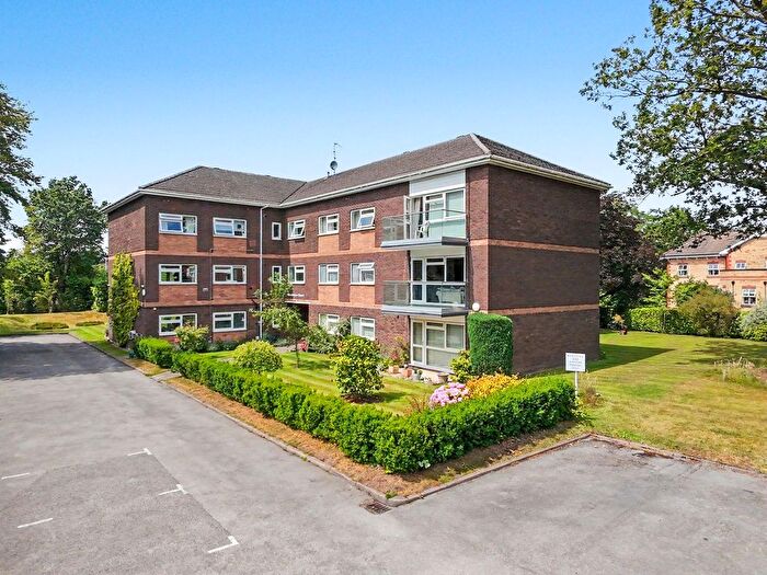 3 Bedroom Flat For Sale In Horseshoe Lane, Alderley Edge, SK9