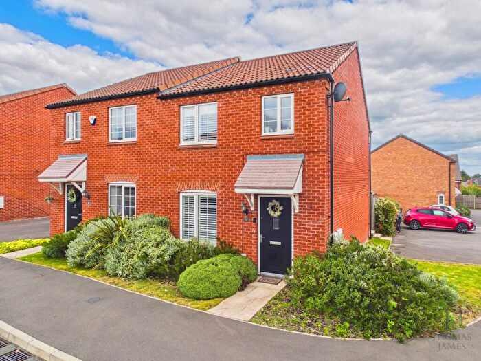 3 Bedroom Semi-Detached House For Sale In Robinson Close, Edwalton, NG12