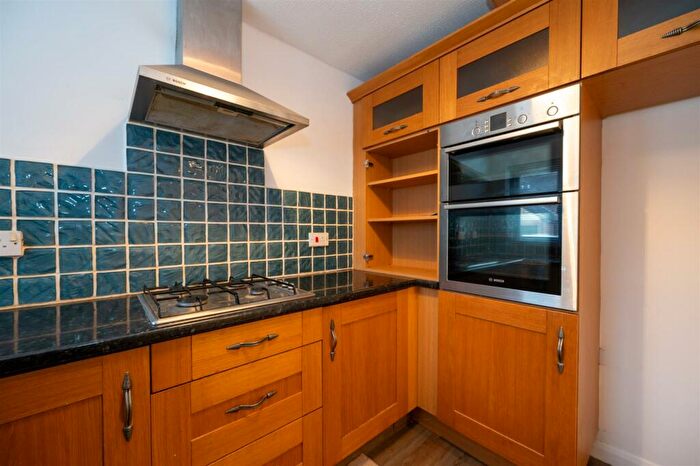 3 Bedroom End Of Terrace House For Sale In Broad Gardens, Portsmouth, PO6