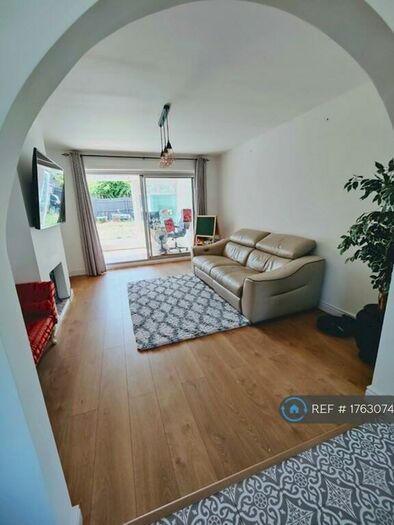 2 Bedroom Terraced House To Rent In Ingaway, Basildon, SS16