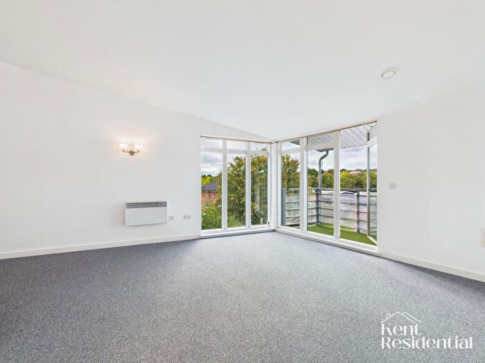 2 Bedroom Flat To Rent In Kingfisher Meadow, Maidstone, ME16