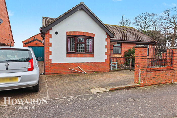3 Bedroom Detached Bungalow For Sale In East Anglian Way, Gorleston, NR31
