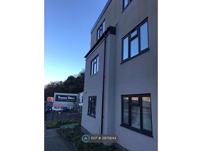 2 Bedroom Flat To Rent In Oliver Court, Torquay, TQ1