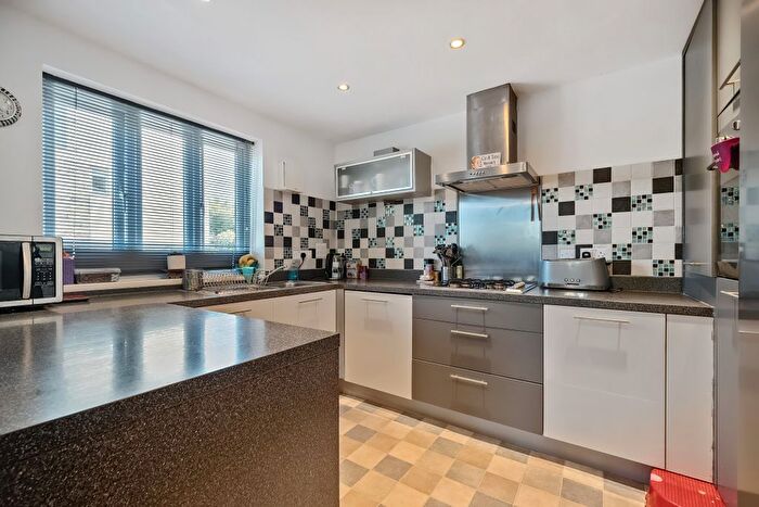 2 Bedroom Flat For Sale In Orleigh Cross, Newton Abbot, TQ12