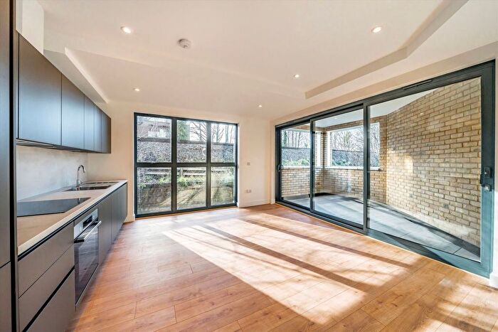 2 Bedroom Flat For Sale In Acacia Road, London, SW16