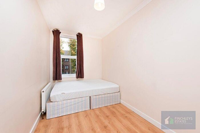 2 Bedroom Flat To Rent In Ballards Lane, Finchley, N3