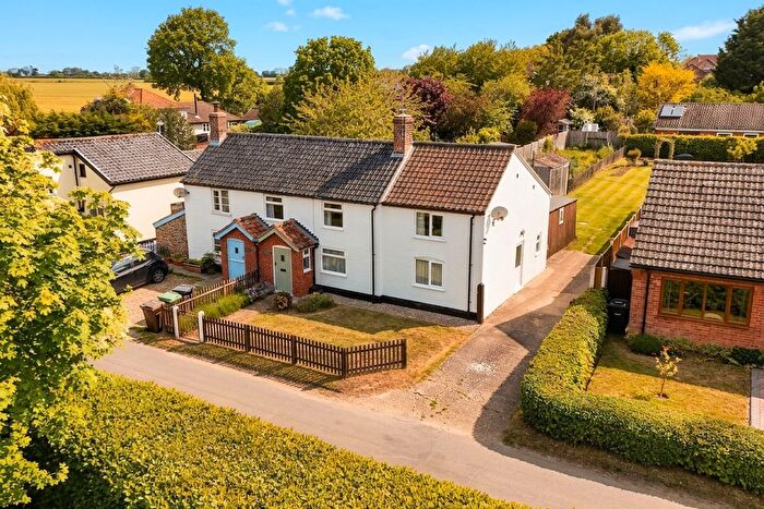 3 Bedroom Semi-Detached House For Sale In Triple Plea Road, Bedingham, Bungay, NR35
