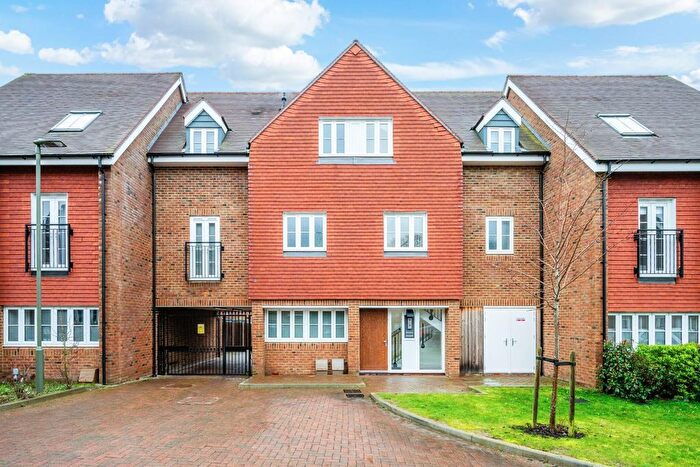 2 Bedroom Flat For Sale In Aylsham Road, Tadworth, KT20