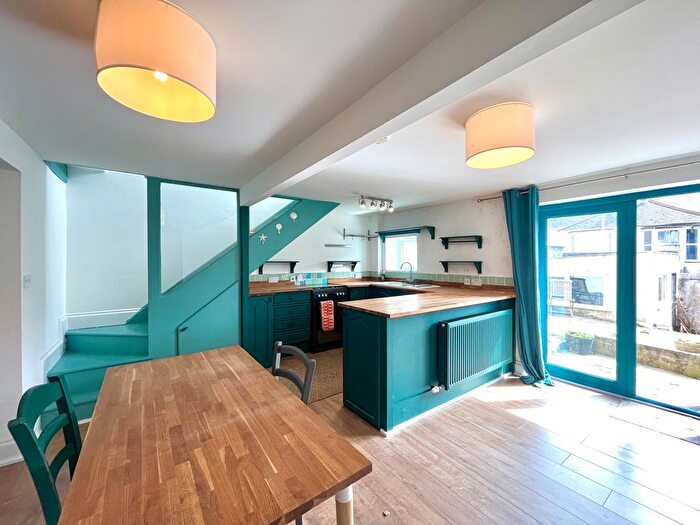 2 Bedroom Flat To Rent In Neath Road, Plymouth, PL4