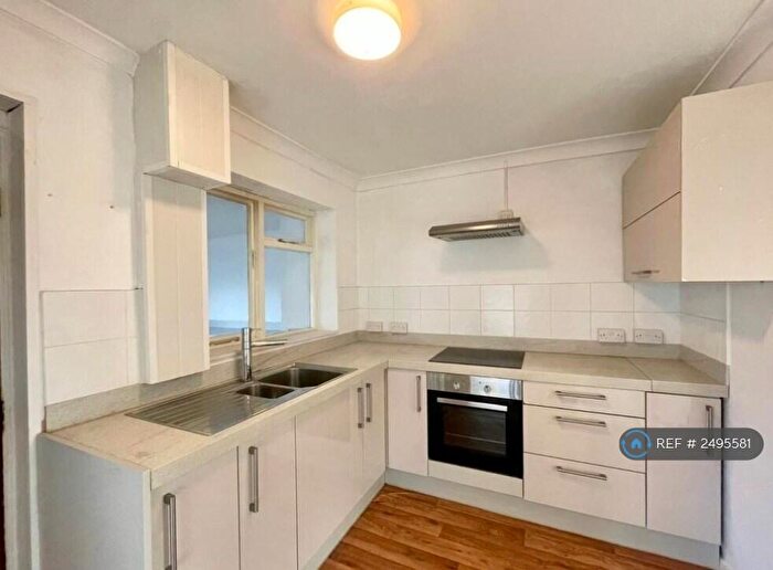 3 Bedroom Semi-Detached House To Rent In New Park Estate, Stainforth, Doncaster, DN7