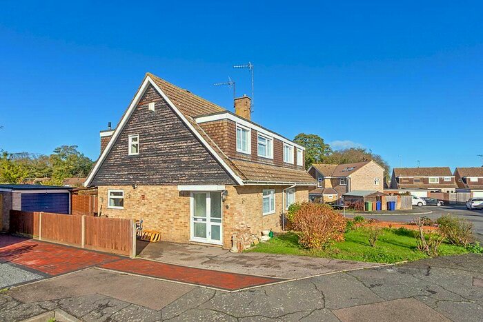 3 Bedroom Semi-Detached House To Rent In Grove Park Avenue, Sittingbourne, Kent, ME10