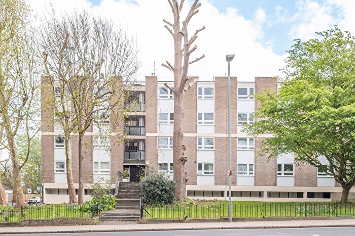 2 Bedroom Flat For Sale In Putney Hill, London, SW15