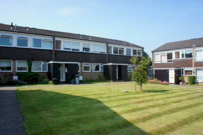 2 Bedroom Maisonette To Rent In Somers Road, Reigate, RH2