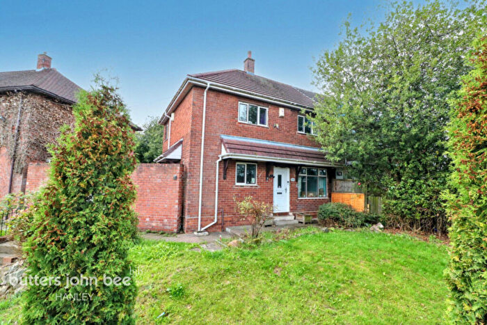 3 Bedroom Semi-Detached House For Sale In Winchester Avenue, Stoke-on-Trent, ST2