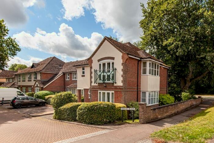 2 Bedroom Flat To Rent In Woodlands Road, Headington, Oxford, OX3