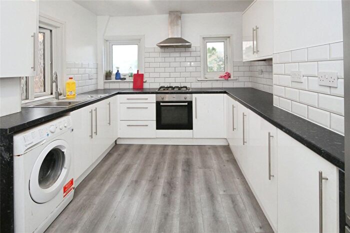 2 Bedroom Terraced House To Rent In Whitehorse Road, Croydon, CR0