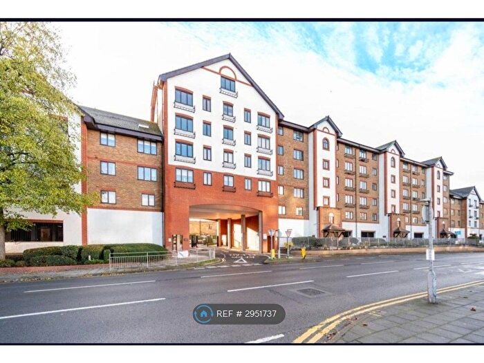 2 Bedroom Flat To Rent In Regents Court, Kingston Upon Thames, KT2