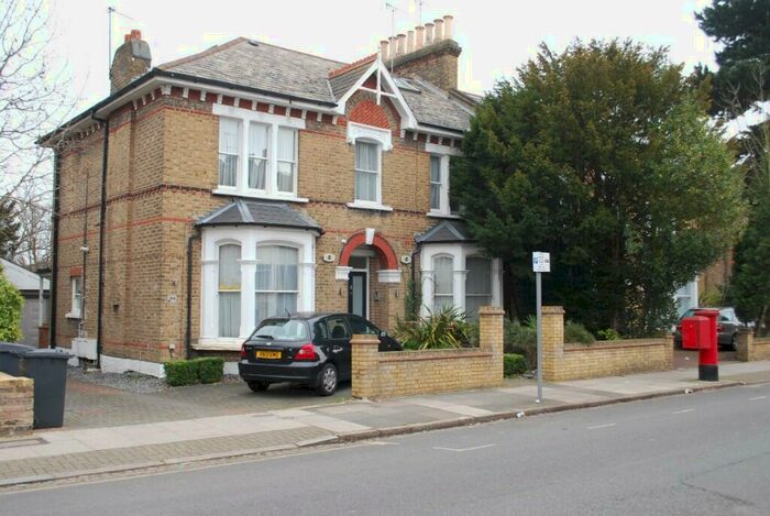 3 Bedroom Flat To Rent In Sunny Gardens Road, London, NW4