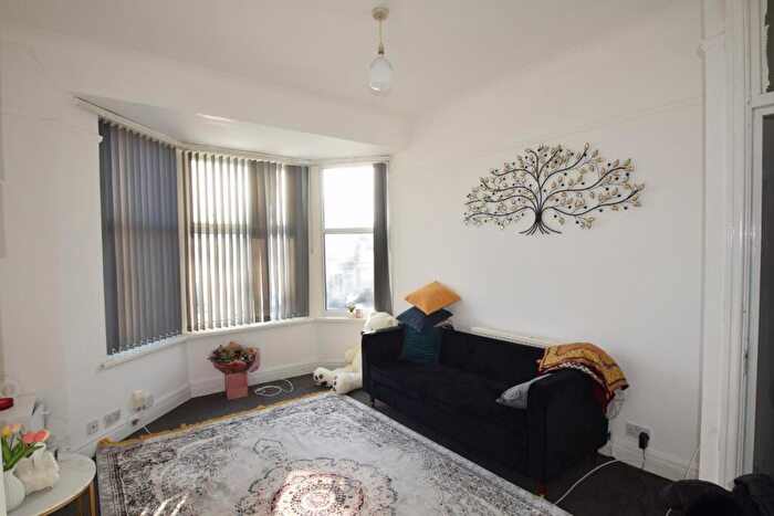 2 Bedroom Flat To Rent In Llanbleddian Gardens, Cathays, CF24