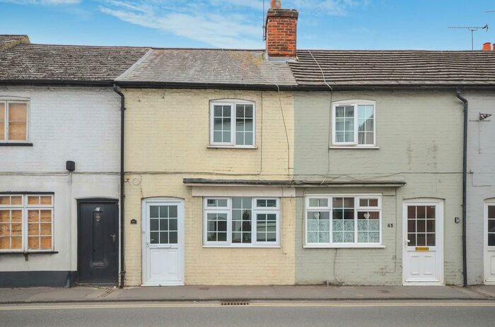 2 Bedroom Terraced House To Rent In East Street, Farnham, GU9
