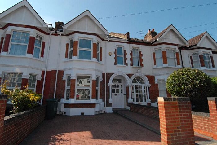 3 Bedroom Flat To Rent In Granville Road, Southfields, SW18