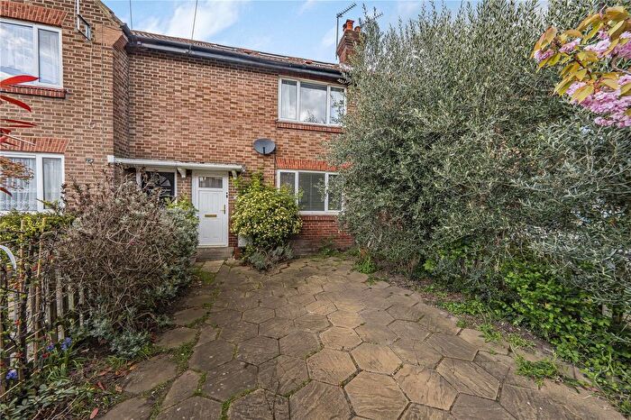 3 Bedroom Terraced House For Sale In Mead Road, Richmond, TW10