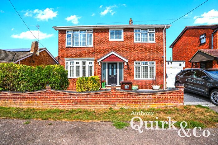 3 Bedroom Detached House For Sale In Dewyk Road, Canvey Island, SS8