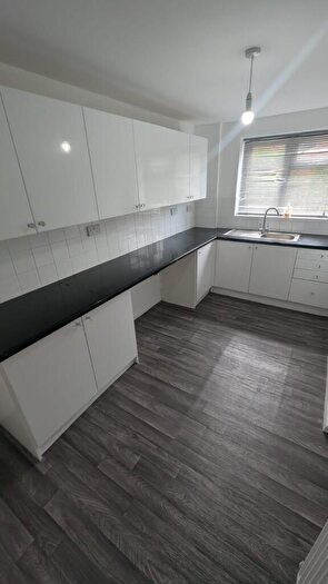 3 Bedroom Maisonette To Rent In Central Drive, Dudley, DY3