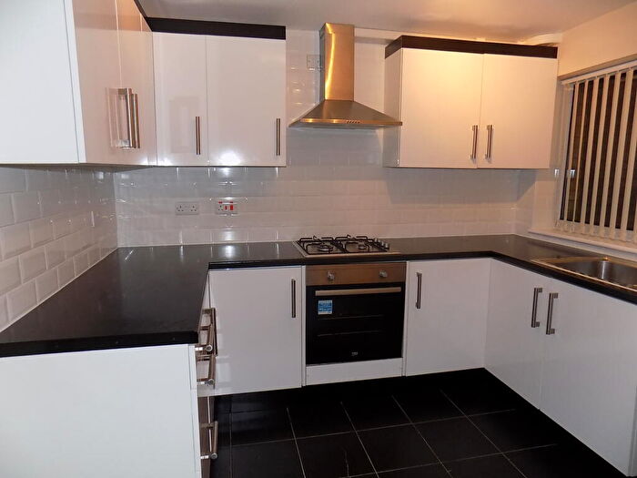 3 Bedroom Terraced House To Rent In Winchester Gardens, Northfield, B31