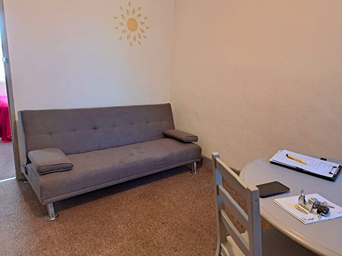 5 Bedroom Terraced House To Rent In Queens Road, Southall, UB2