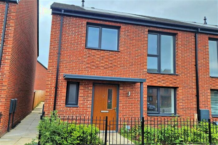 3 Bedroom Semi-Detached House To Rent In Amersham Street, Salford, M5
