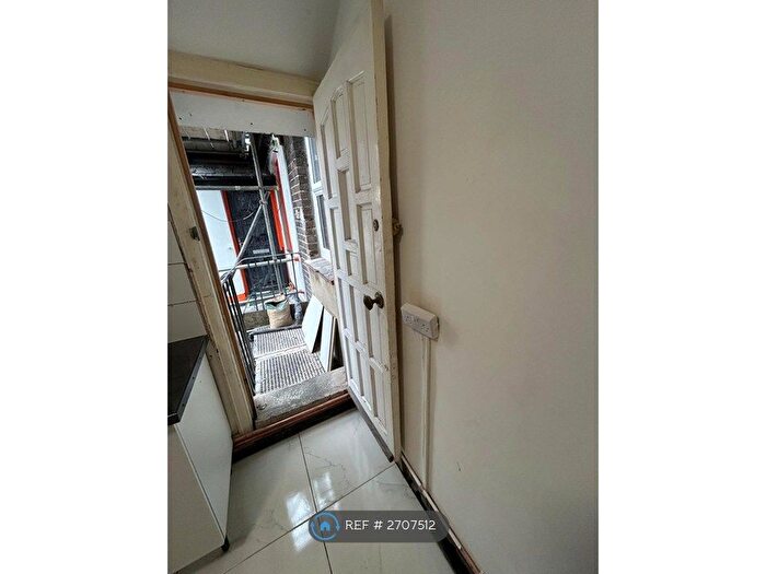 1 Bedroom Flat To Rent In Chipstead Valley Cousldon, Croydon, CR5