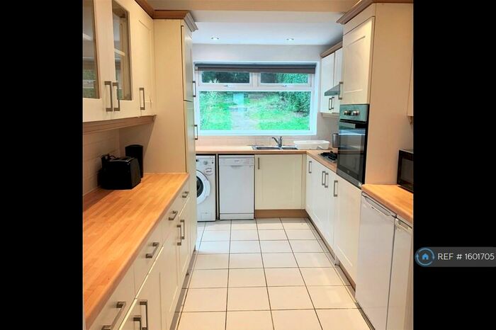 4 Bedroom Semi-Detached House To Rent In Nyetimber Hill, Brighton, BN2