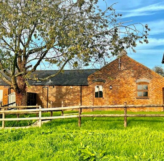 3 Bedroom Barn Conversion For Sale In Cherry Lane, Cheadle, ST10