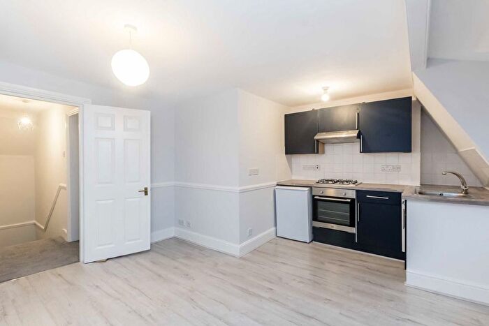 1 Bedroom Flat To Rent In Streatham High Road, London, SW16