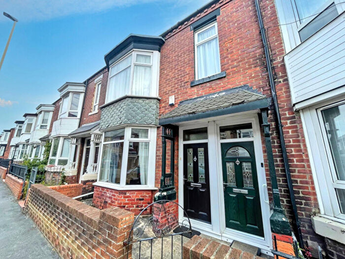 4 Bedroom Maisonette For Sale In Dean Road, Laygate, South Shields, Tyne And Wear, NE33